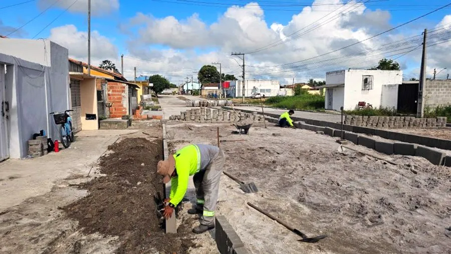Concluída nova etapa de pavimentação da Avenida Rio Mucuri, prefeitura avança na transformação urbana do bairro Triângulo Leal em Itabatã Concluída nova etapa de pavimentação da Avenida Rio Mucuri, prefeitura avança na transformação urbana do bairro Triângulo Leal em Itabatã
