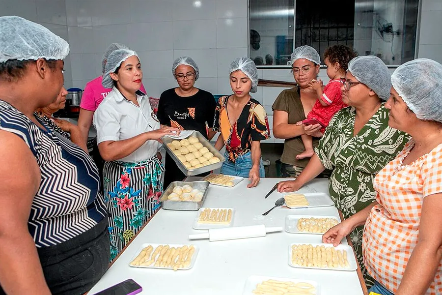 Caminhando para o Futuro leva oficina à Escola Municipal Alcenor Alves Barbosa