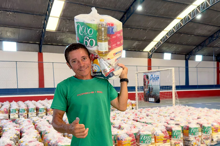Nova Viçosa entrega segundo lote de cestas do Auxílio Defeso a pescadores e marisqueiras