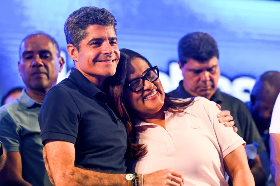 Jonatas Santos reúne mais de 20 mil pessoas no lançamento de sua pré-candidatura a deputado federal Jonatas Santos reúne mais de 20 mil pessoas no lançamento de sua pré-candidatura a deputado federal