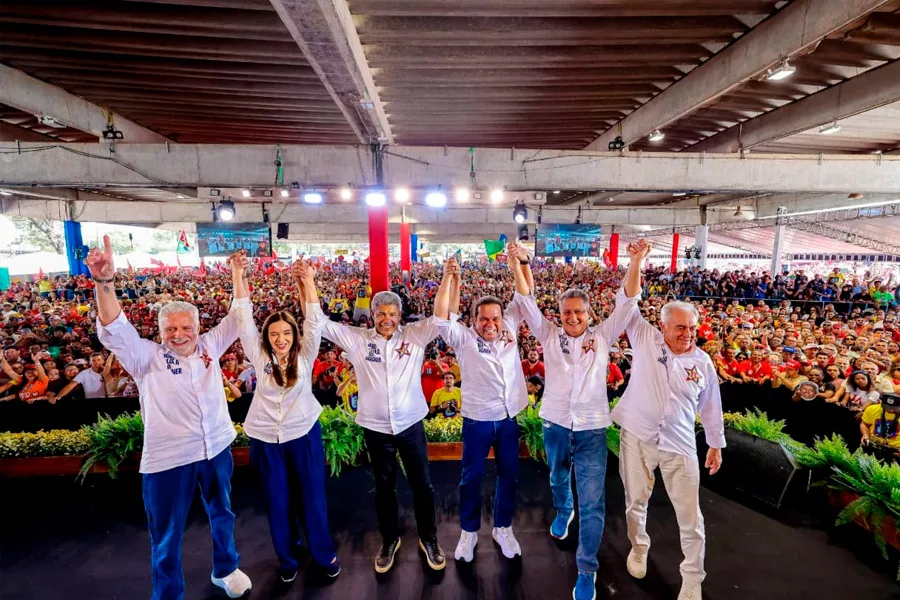 Convenção de Jerônimo reúne mais de 30 mil pessoas e mostra a grande força do time de Lula na Bahia