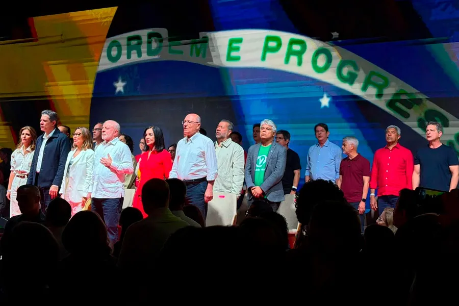 Presente na convenção de Lula, Rui reafirma meta de 5 milhões de votos de frente na Bahia para o presidente 