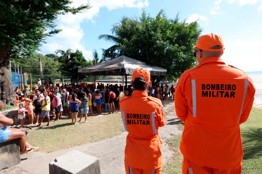 Estado entrega cestas básicas para famílias afetadas por desastre ambiental em São Tomé de Paripe