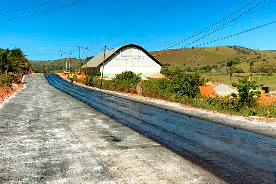 Vereda inicia asfaltamento da Ladeira Alto da Coruja e amplia obra até a entrada de Massaranduba Vereda inicia asfaltamento da Ladeira Alto da Coruja e amplia obra até a entrada de Massaranduba