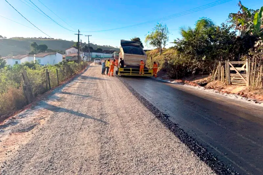 Vereda inicia asfaltamento da Ladeira Alto da Coruja e amplia obra até a entrada de Massaranduba Vereda inicia asfaltamento da Ladeira Alto da Coruja e amplia obra até a entrada de Massaranduba