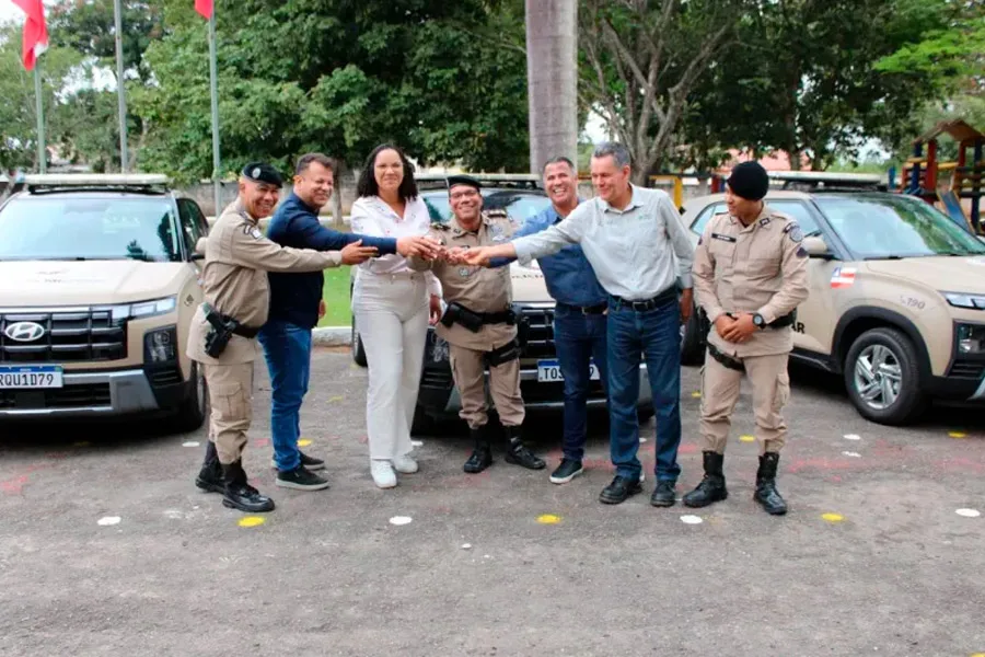 CPR-ES recebe seis novas viaturas para reforçar policiamento nos municípios da região CPR-ES recebe seis novas viaturas para reforçar policiamento nos municípios da região