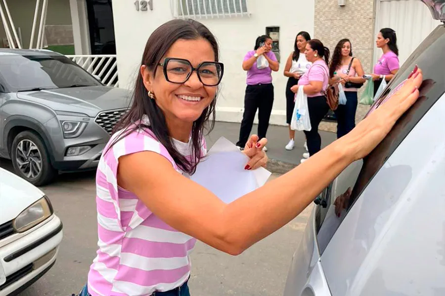 Prefeitura promove adesivaço contra a violência e intensifica campanha Agosto Lilás Prefeitura promove adesivaço contra a violência e intensifica campanha Agosto Lilás