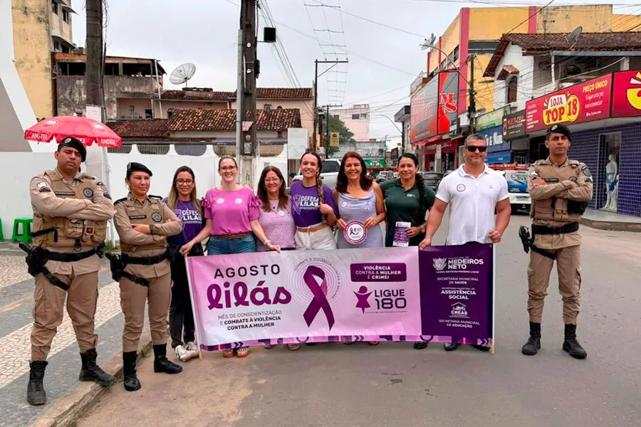 Prefeitura promove adesivaço contra a violência e intensifica campanha Agosto Lilás Prefeitura promove adesivaço contra a violência e intensifica campanha Agosto Lilás