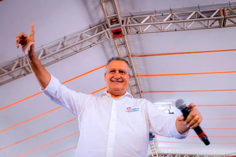 Rui lembra conselho dos pais ao falar da disputa ao Senado: “Não baixar a cabeça para filhinho de papai”