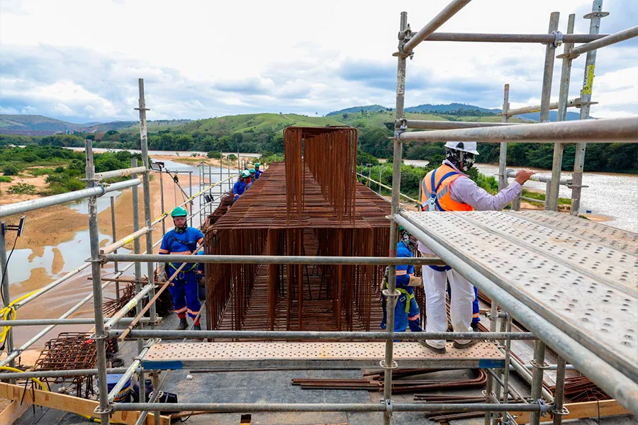 Obras da nova ponte sobre o Rio Jequitinhonha chegam a 65% de execução Obras da nova ponte sobre o Rio Jequitinhonha chegam a 65% de execução