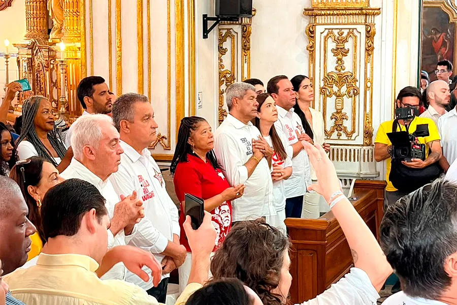Jerônimo Rodrigues inicia campanha sob as bênçãos do Senhor do Bonfim Jerônimo Rodrigues inicia campanha sob as bênçãos do Senhor do Bonfim