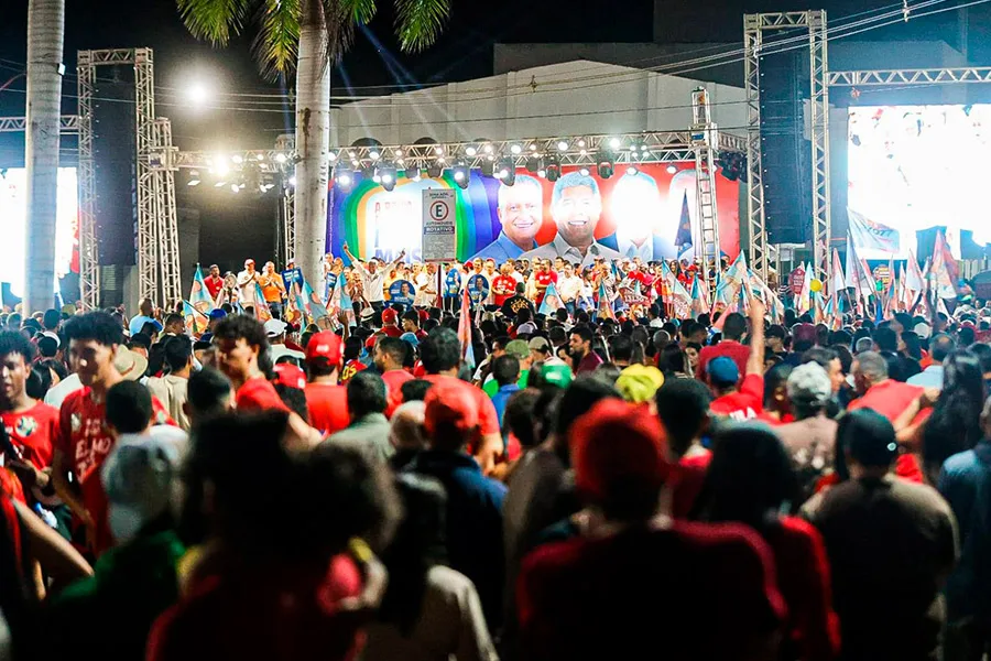 Jerônimo lota a Praça do Feijão com mais de 20 mil pessoas e abre campanha no interior com força do Time de Lula
