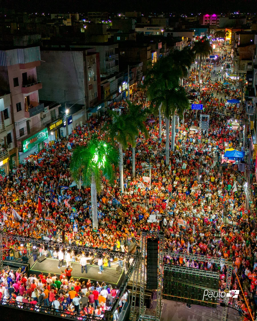 Jerônimo lota a Praça do Feijão com mais de 20 mil pessoas e abre campanha no interior com força do Time de Lula