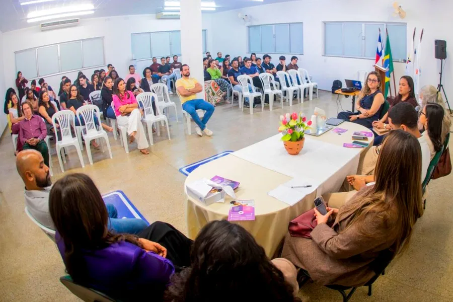 CRAM leva experiência do atendimento às mulheres para debate sobre violência em mesa interdisciplinar