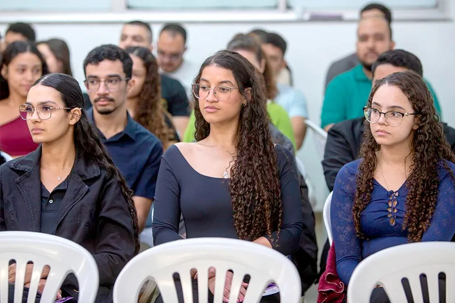 CRAM leva experiência do atendimento às mulheres para debate sobre violência em mesa interdisciplinar CRAM leva experiência do atendimento às mulheres para debate sobre violência em mesa interdisciplinar
