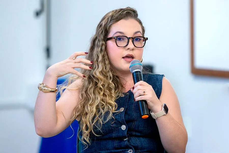 CRAM leva experiência do atendimento às mulheres para debate sobre violência em mesa interdisciplinar CRAM leva experiência do atendimento às mulheres para debate sobre violência em mesa interdisciplinar