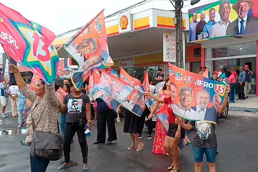 Adesivaço reúne militância e apoiadores e abre calendário da campanha do PT em Teixeira de Freitas
