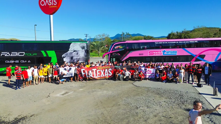Flatexas e Flagirls levam caravana para partida decisiva do Flamengo na Libertadores