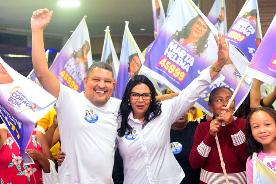Marta Helena inaugura comitê de campanha em Teixeira de Freitas ao lado de Jonatas Santos