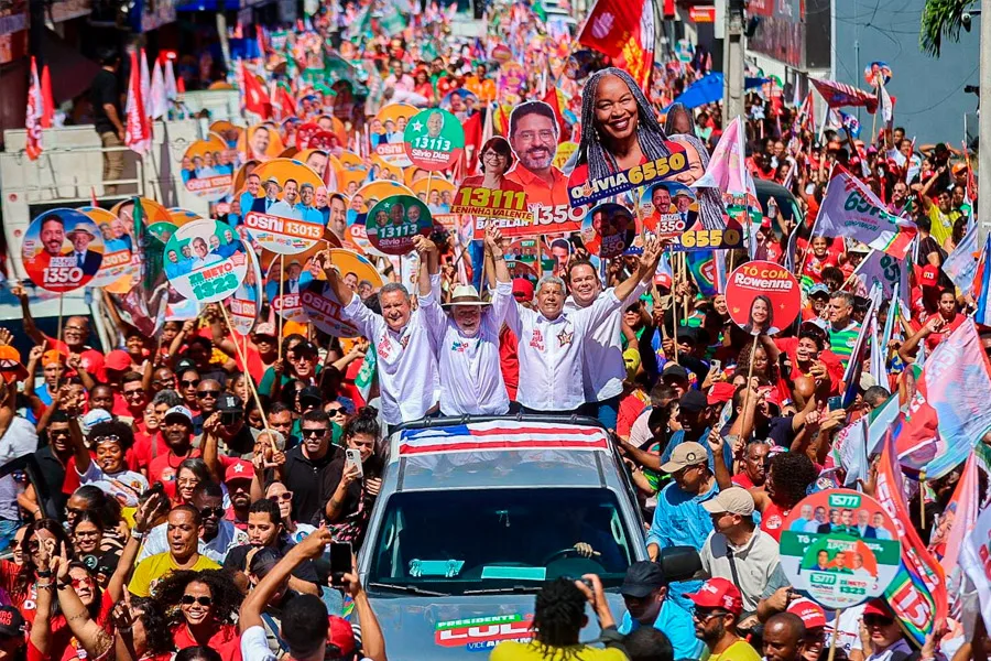 Após ato histórico em Feira de Santana, Jerônimo leva onda vermelha para mais cidades do interior