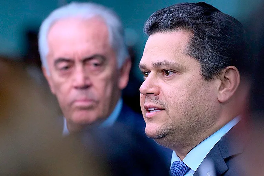 PECs do fim da escala 6x1 e da segurança pública chegam à CCJ do Senado 