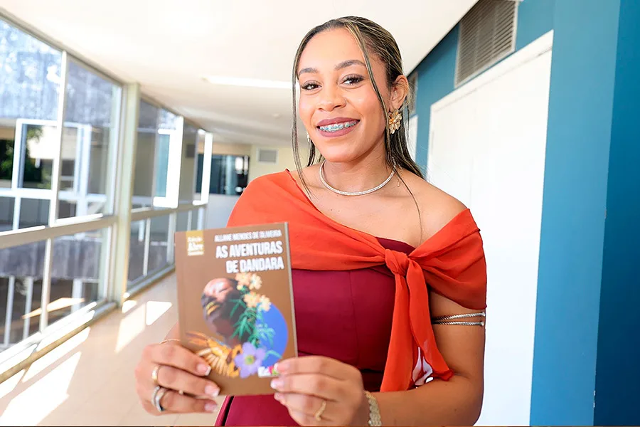 Coletânea reúne 16 obras inéditas de estudantes negros, indígenas e quilombolas da Uneb Coletânea reúne 16 obras inéditas de estudantes negros, indígenas e quilombolas da Uneb