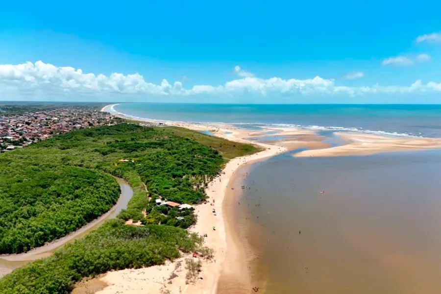 Mucuri assume gestão de praias urbanas e amplia responsabilidade sobre ordenamento e proteção da orla