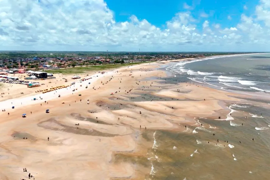 Mucuri assume gestão de praias urbanas e amplia responsabilidade sobre ordenamento e proteção da orla