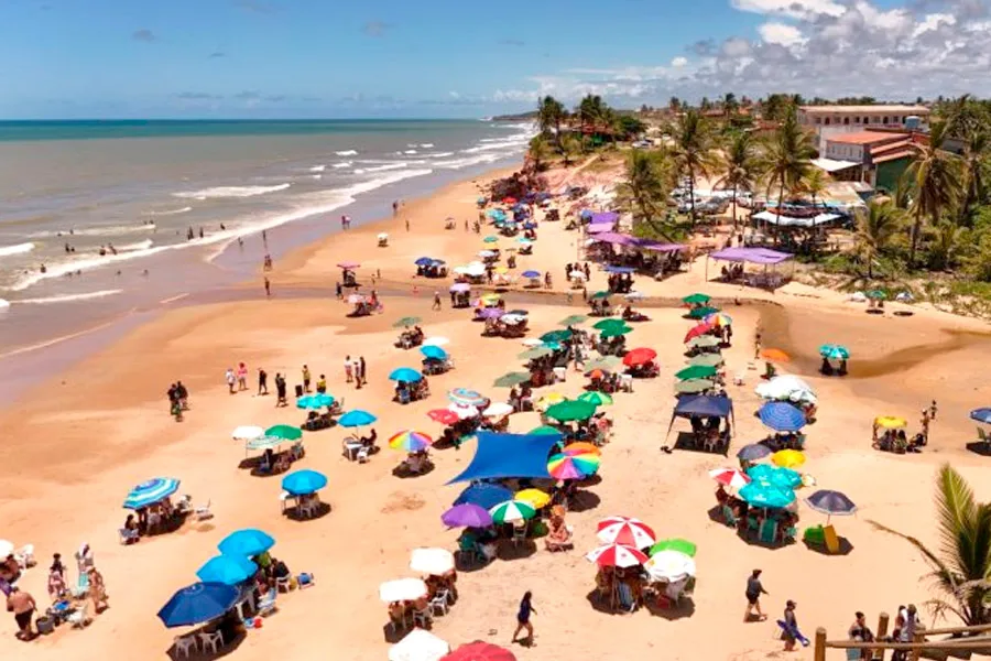 Mucuri assume gestão de praias urbanas e amplia responsabilidade sobre ordenamento e proteção da orla