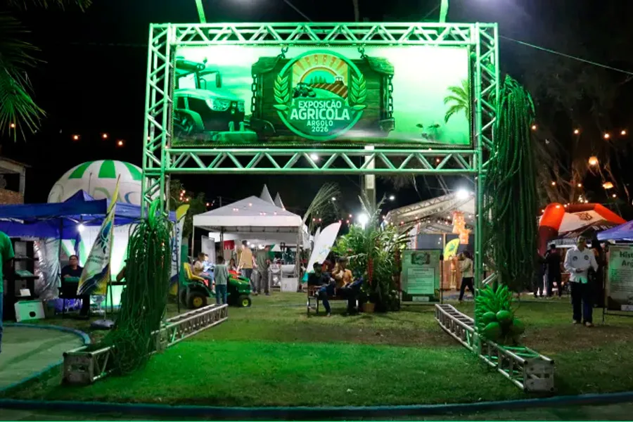 Tayrone e Nadson Ferinha levam multidão à 2ª Festa do Agricultor em Argolo