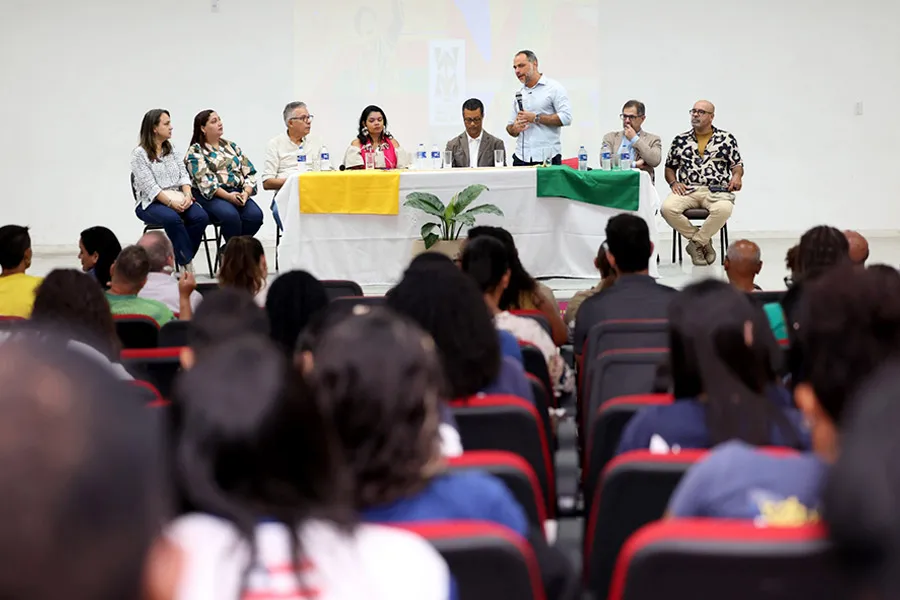 Painel debate futebol feminino e lança inscrições para voluntários da Copa 2027