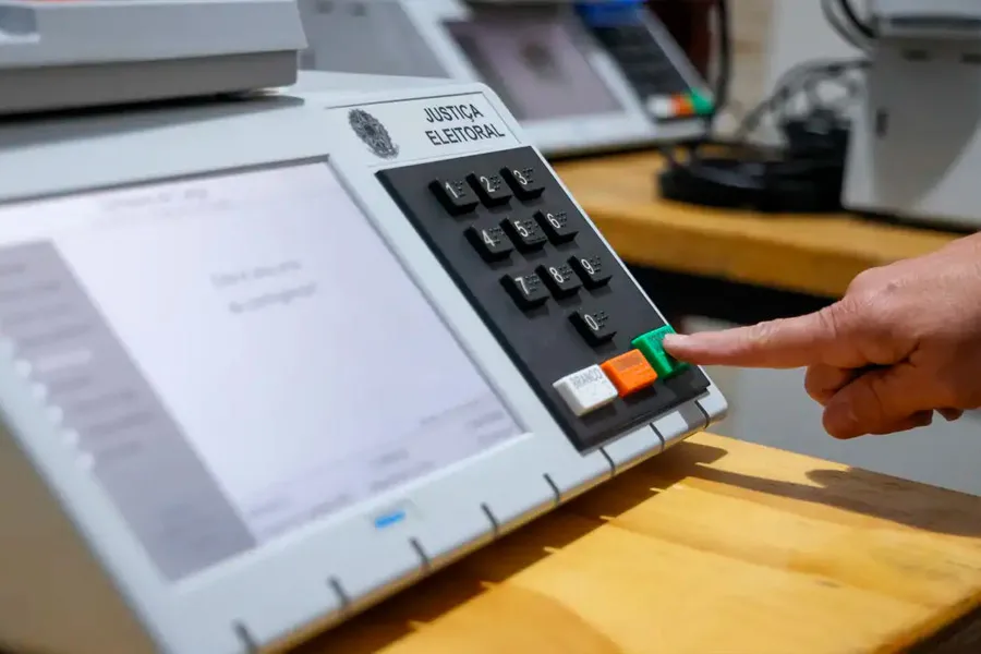 Justiça Eleitoral garante transporte e urnas adaptadas para PCD 