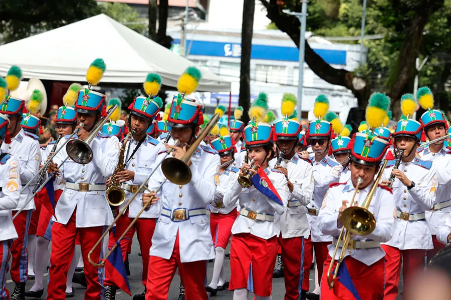 Desfile cívico-militar marca celebração dos 204 anos da Independência do Brasil em Salvador Desfile cívico-militar marca celebração dos 204 anos da Independência do Brasil em Salvador