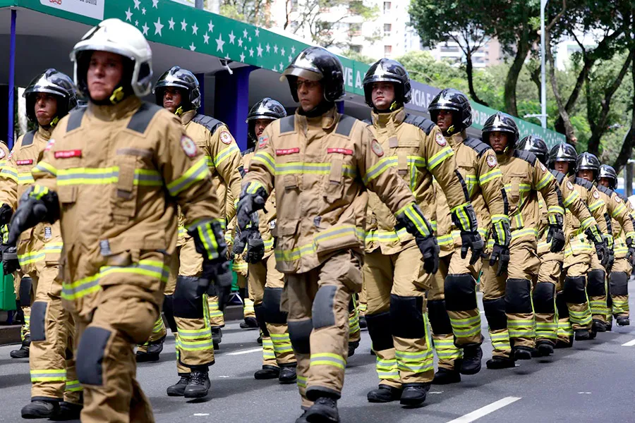 Desfile cívico-militar marca celebração dos 204 anos da Independência do Brasil em Salvador Desfile cívico-militar marca celebração dos 204 anos da Independência do Brasil em Salvador