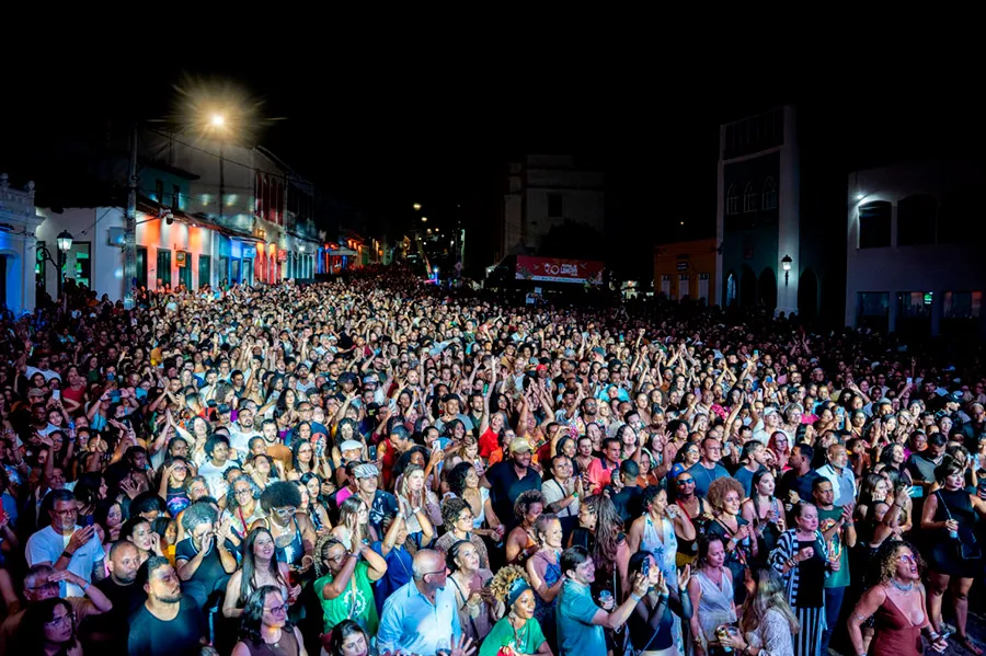 Festival de Lençóis encerra 27ª edição celebrando cultura, ancestralidade e música baiana