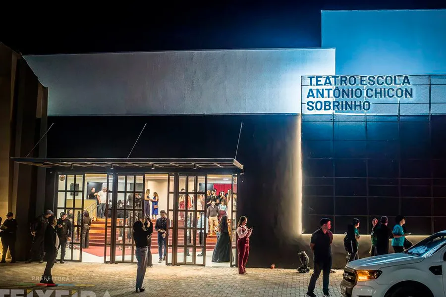 Teatro Escola Antônio Chicon Sobrinho abre as portas com noite de música, dança e teatro em Teixeira de Freitas Teatro Escola Antônio Chicon Sobrinho abre as portas com noite de música, dança e teatro em Teixeira de Freitas