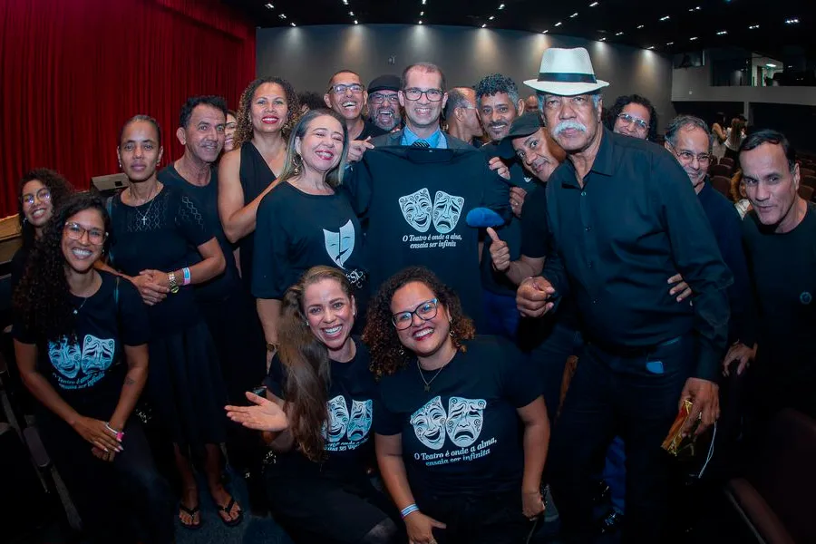 Teatro Escola Antônio Chicon Sobrinho abre as portas com noite de música, dança e teatro em Teixeira de Freitas Teatro Escola Antônio Chicon Sobrinho abre as portas com noite de música, dança e teatro em Teixeira de Freitas