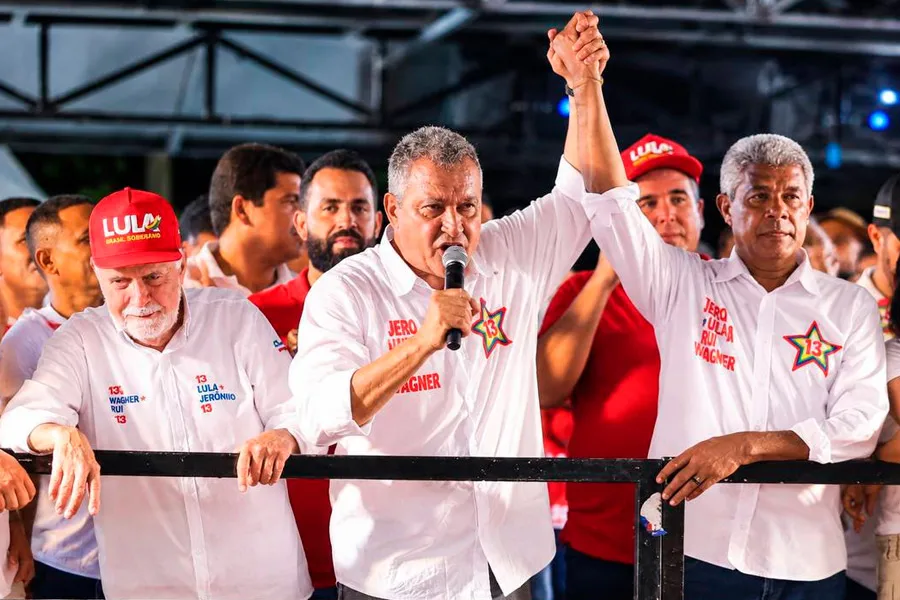 Diante de multidão em Jequié, Rui fala em paixão pela cidade, agradece confiança e aposta em nova vitória de Jerônimo Diante de multidão em Jequié, Rui fala em paixão pela cidade, agradece confiança e aposta em nova vitória de Jerônimo