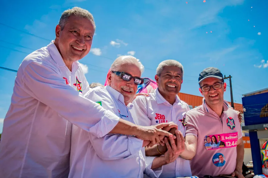 Do União Brasil de ACM Neto, prefeito de Teixeira de Freitas comanda carreata gigante ao lado de Jerônimo Do União Brasil de ACM Neto, prefeito de Teixeira de Freitas comanda carreata gigante ao lado de Jerônimo