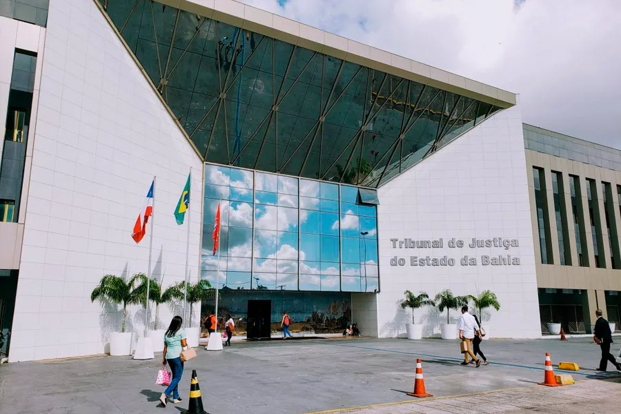 TRE-BA determina retirada de fake news contra Robinho