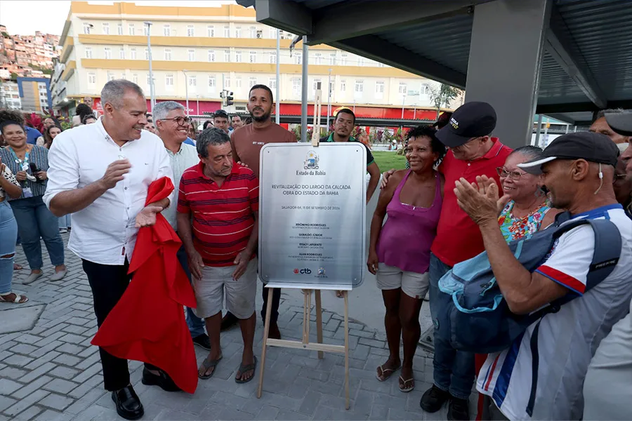 Estado da Bahia entrega revitalização do Largo da Calçada e projeta expansão do VLT até Alagoinhas