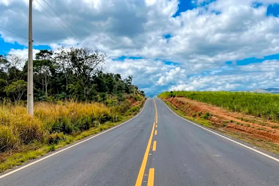 BA-693 recebe pavimentação do Governo da Bahia e fortalece ligação de Ibirapuã com Minas 