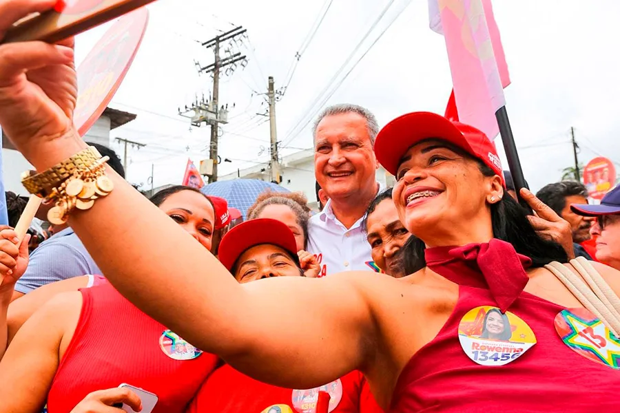 Em Itamaraju, Rui comemora aumento da permanência de estudantes na escola graças ao Pé-de-Meia e ao Bolsa Presença Em Itamaraju, Rui comemora aumento da permanência de estudantes na escola graças ao Pé-de-Meia e ao Bolsa Presença