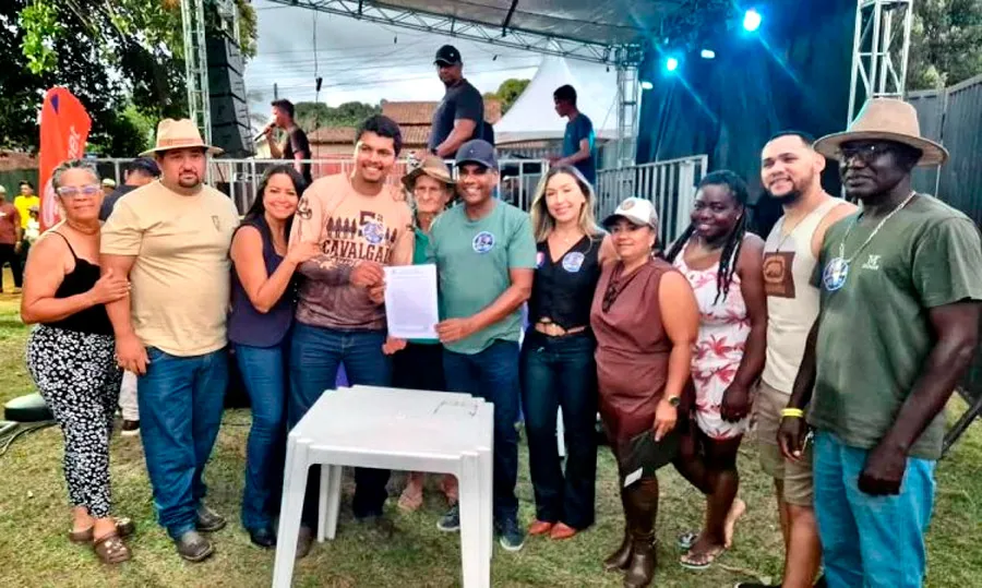 Prefeito faz entrega de Trator Agrícola à associação de Taquarinha durante 5ª Cavalgada entre Amigos
