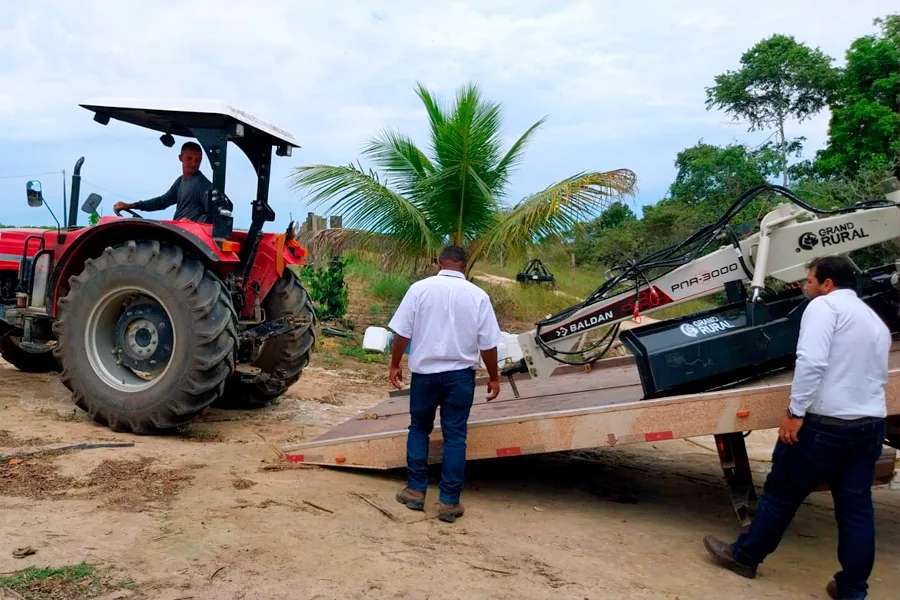 Comunidade Ribeiro Grande recebe plaina agrícola doada pela Suzano Comunidade Ribeiro Grande recebe plaina agrícola doada pela Suzano