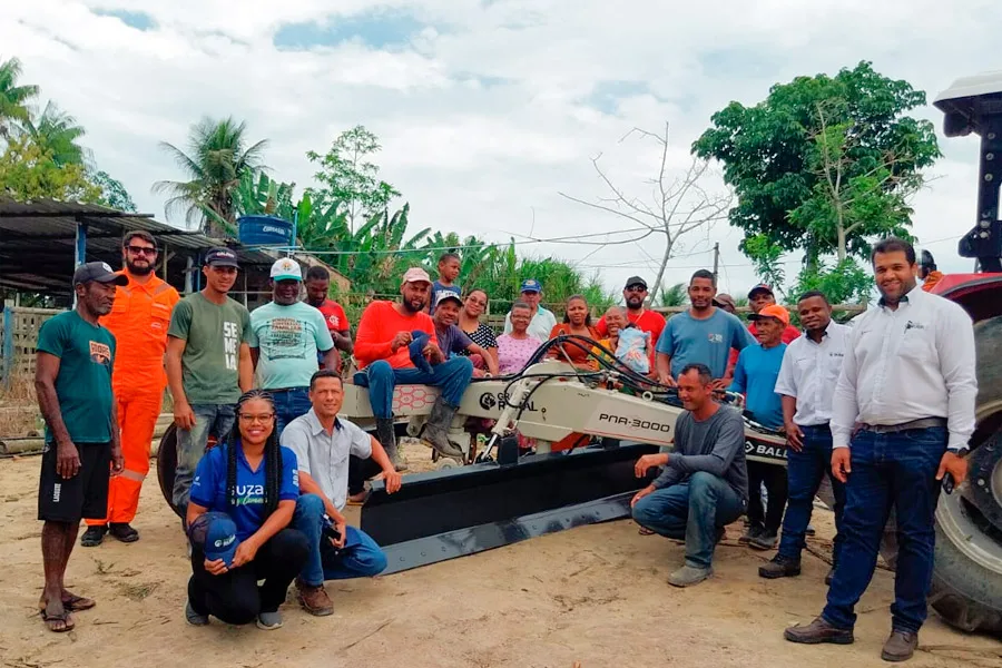 Comunidade Ribeiro Grande recebe plaina agrícola doada pela Suzano Comunidade Ribeiro Grande recebe plaina agrícola doada pela Suzano