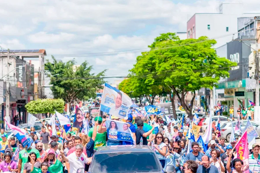 CandidatoJonatas Santos mostra força política ao lado de ACM Neto e Kátia Oliveira CandidatoJonatas Santos mostra força política ao lado de ACM Neto e Kátia Oliveira