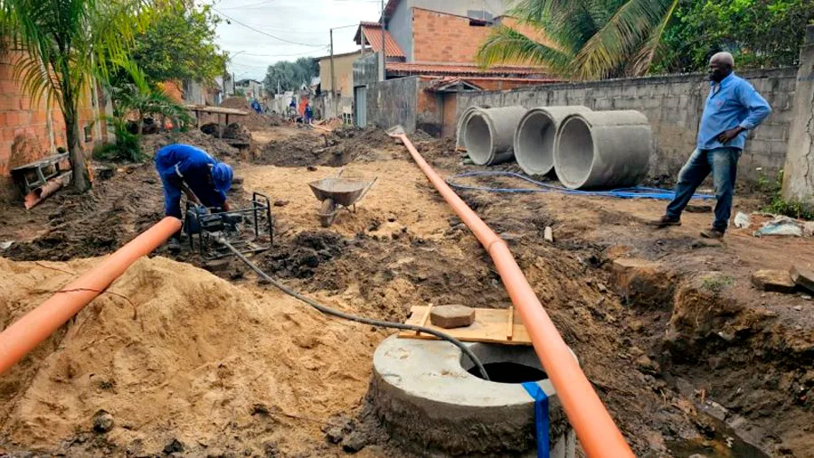 Obra de esgotamento sanitário do bairro Ettori Gazzinelli supera 100 dias e mantém cronograma acelerado para beneficiar 190 famílias em Mucuri