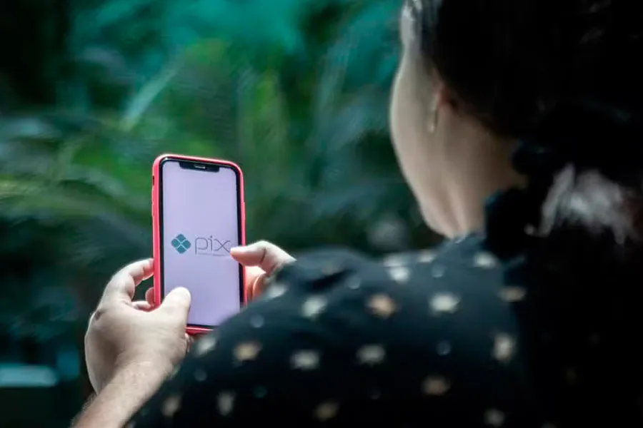 Pix por aproximação deixa de ter teto de R$ 500 a partir desta quinta-feira