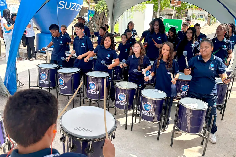 Fábrica de Gelo de Mucuri é inaugurada em parceria entre Suzano, Prefeitura e Colônia de Pescadores Fábrica de Gelo de Mucuri é inaugurada em parceria entre Suzano, Prefeitura e Colônia de Pescadores